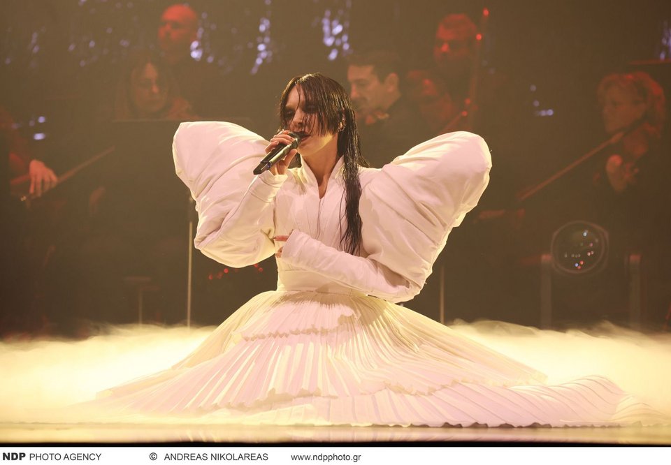 Η Τάμτα και συνοδευόμενη από την Ορχήστρα Σύγχρονης Μουσικής της ΕΡΤ