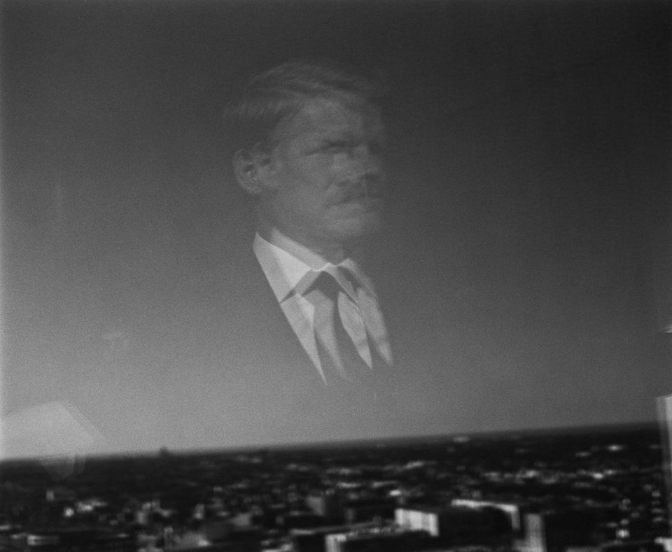 Η πρώτη έκθεση φωτογραφιών του διεθνώς καταξιωμένου σκηνοθέτη, παραγωγού και σεναριογράφου Γιώργου Λάνθιμου που έχει παρουσιαστεί ποτέ στην Ελλάδα.