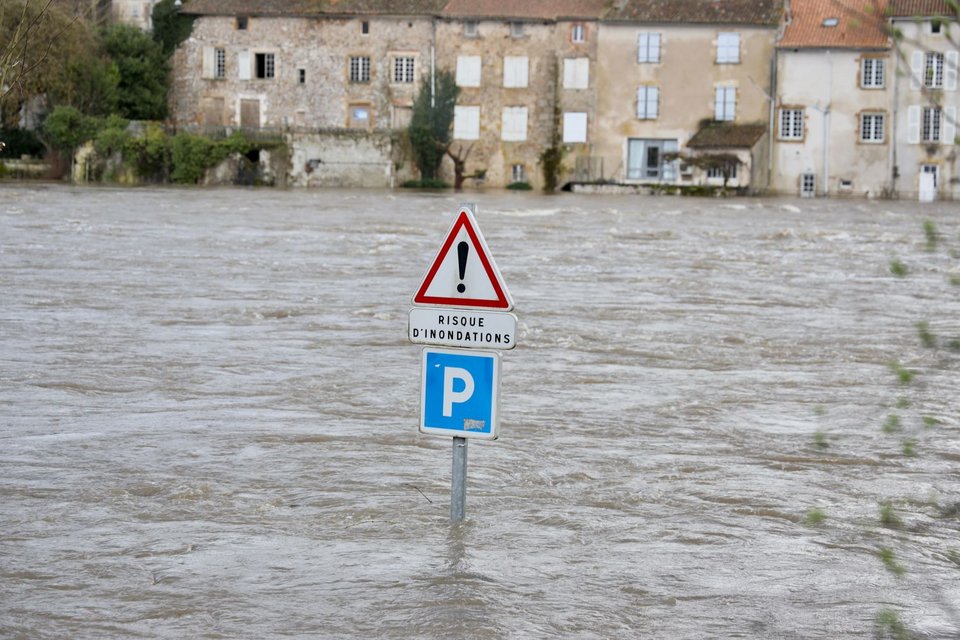 Καταιγίδα Νιλς στη Γαλλία / apimages 