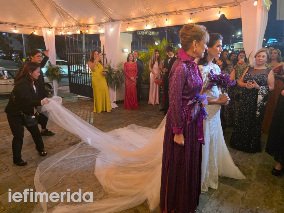 H νύφη με την μητέρα της