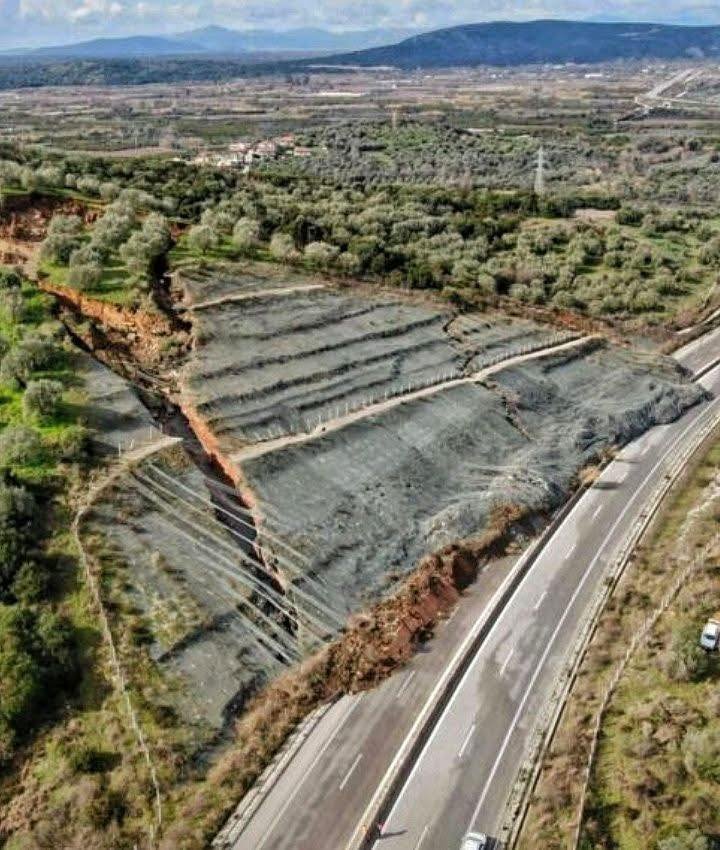 Το ρήγμα της κατολίσθησης στην Ιόνια οδό  