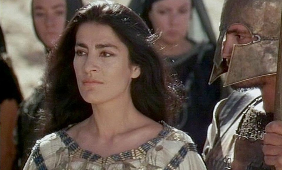 Η Ειρήνη Παπά με την επιβλητική ομορφιά της, υποδύθηκε την Ωραία Ελένη στις Τρωάδες 