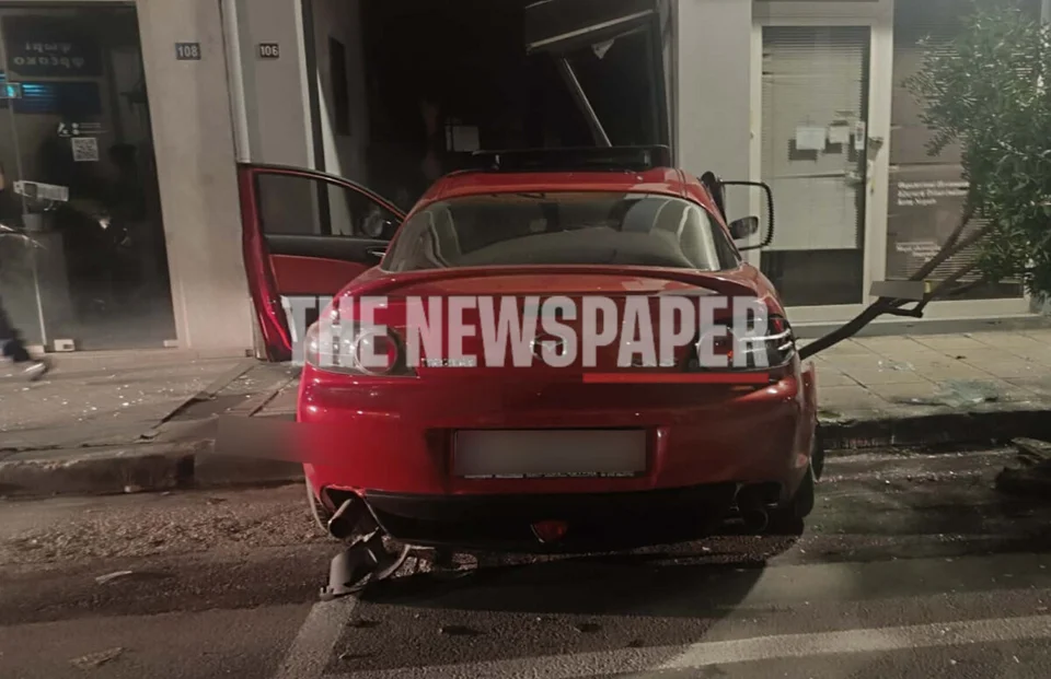 ΙΧ καρφώθηκε μέσα σε φροντιστήριο