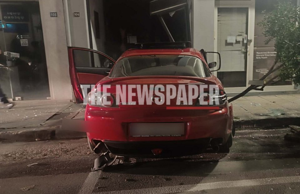 ΙΧ καρφώθηκε μέσα σε φροντιστήριο