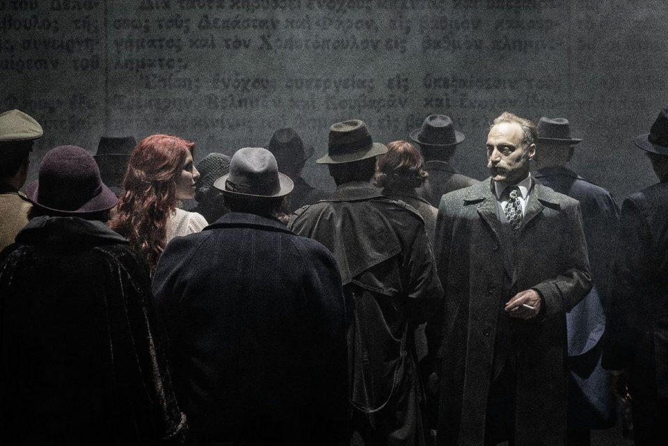 Ο ταγματάρχης φλέγεται από το πάθος του για την Ντανιέλ