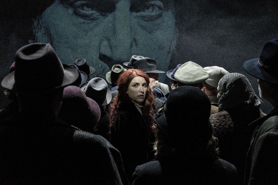 Μια δυνατή περιήγηση σε μια εποχή που πέρασε, αφήνοντας αμυδρά τα σημάδια της μέσα από μνήμες και αφηγήσεις στις επόμενες γενιές