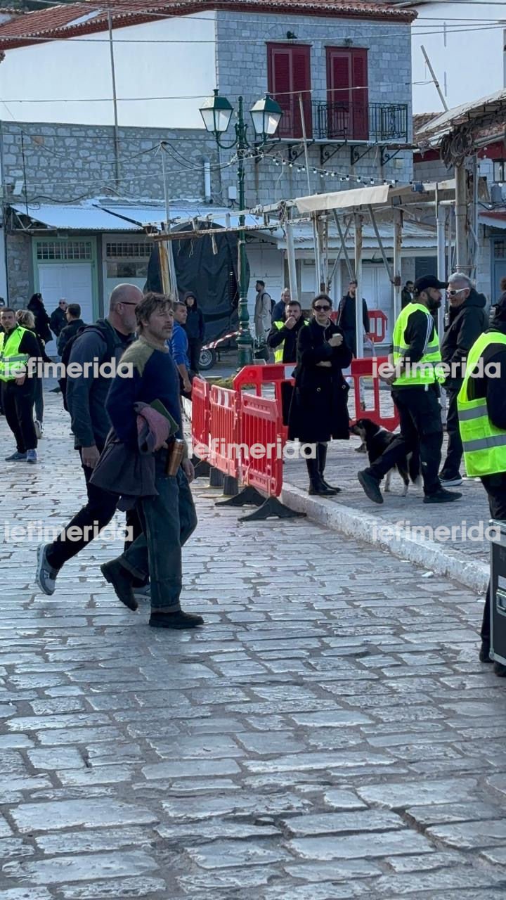 Φωτογραφίες και βίντεο: Ο Μπραντ Πιτ στο λιμάνι της Υδρας