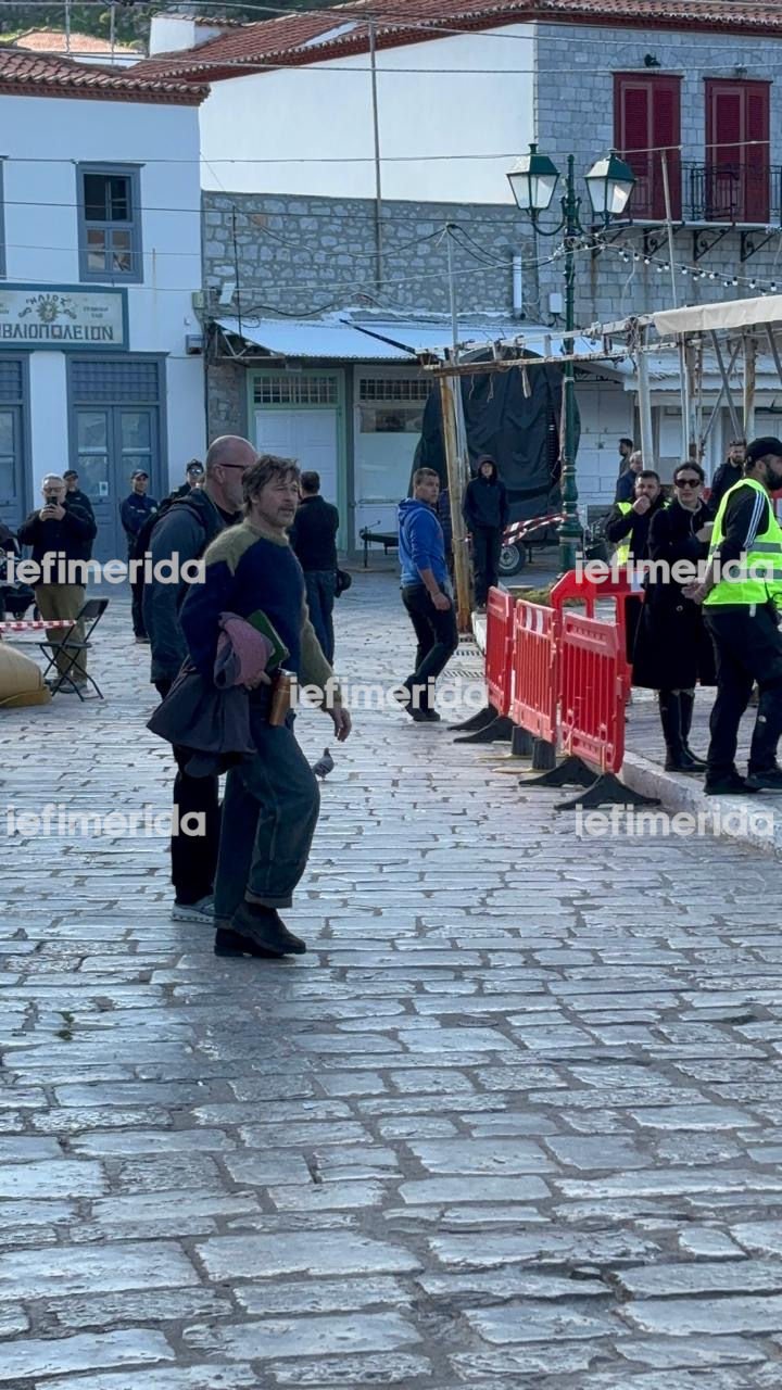 Φωτογραφίες και βίντεο: Ο Μπραντ Πιτ στο λιμάνι της Υδρας
