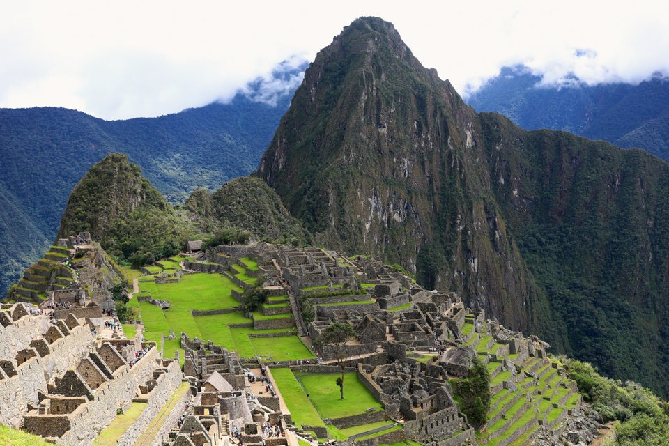 Το Μάτσου Πίτσου περιβάλλεται από καταπράσινη φύση 