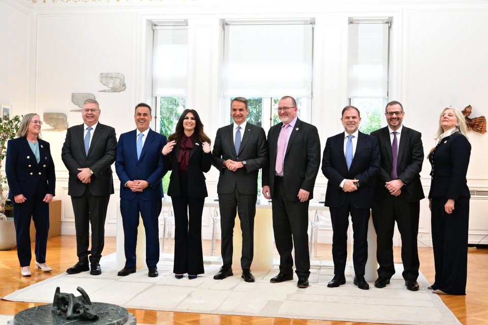 «Οικογενειακή» φωτογραφία μετά τις υπογραφές