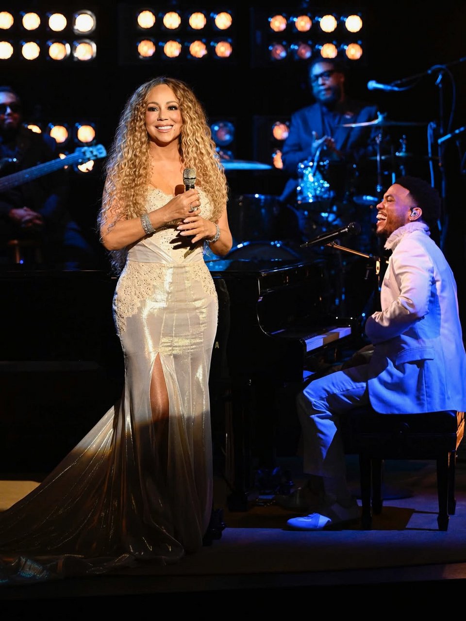 Η Μαράια Κάρεϊ θα τραγουδήσει στα ιταλικά