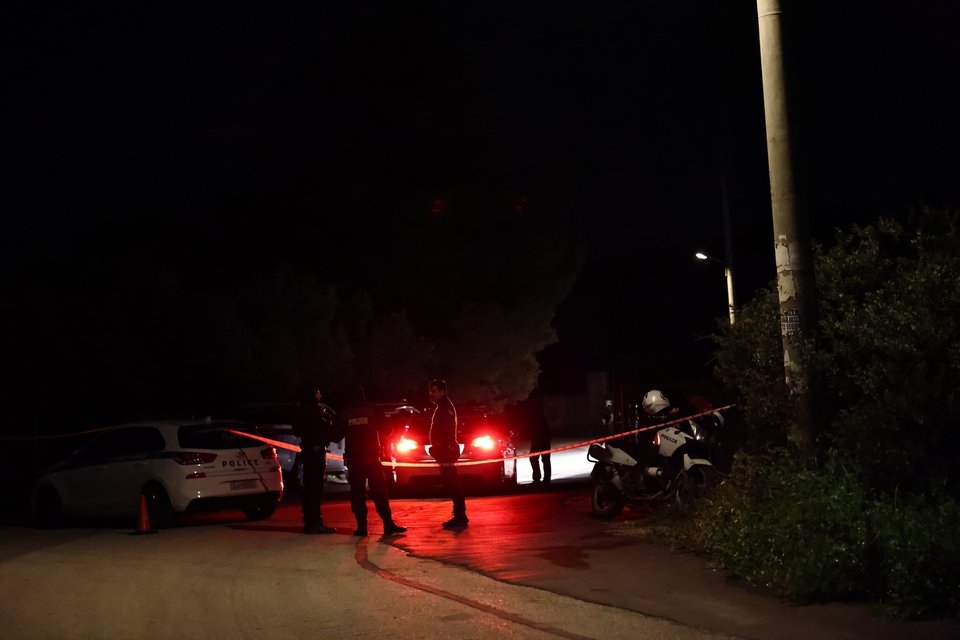 Αστυνομικές δυνάμεις έξω από το σπίτι του Χ. Μαυρίκη / Φωτογραφία: intimenews