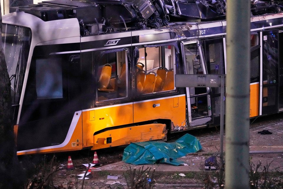  2 νεκροί από τον εκτροχιασμό του τραμ στο Μιλάνο / Φωτογραφία:AP /Luca Bruno  