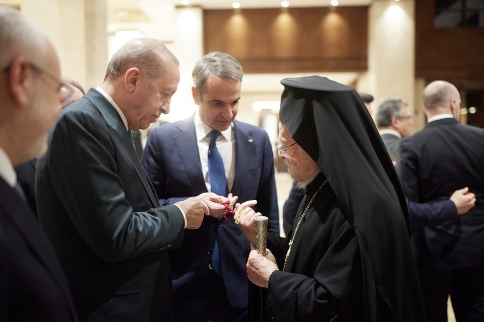 Ερντογάν, Μητσοτάκης και Οικουμενικός Πατριάρχης Βαρθολομαίος στο δείπνο που παρέθεσε ο Τούρκος πρόεδρος