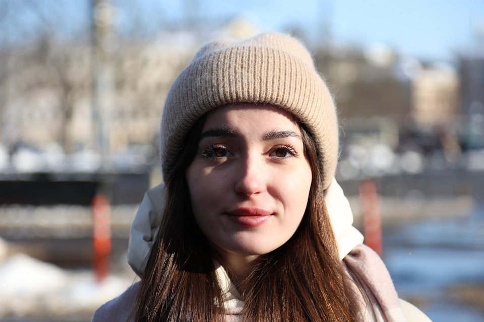 Η 18χρονη Φιλάτοβα Βλαντισλάβα μίλησε στο iefimerida και στον Κώστα Ονισένκο για όσα έζησε στη Μαριούπολη κατά την εισβολή των Ρώσων