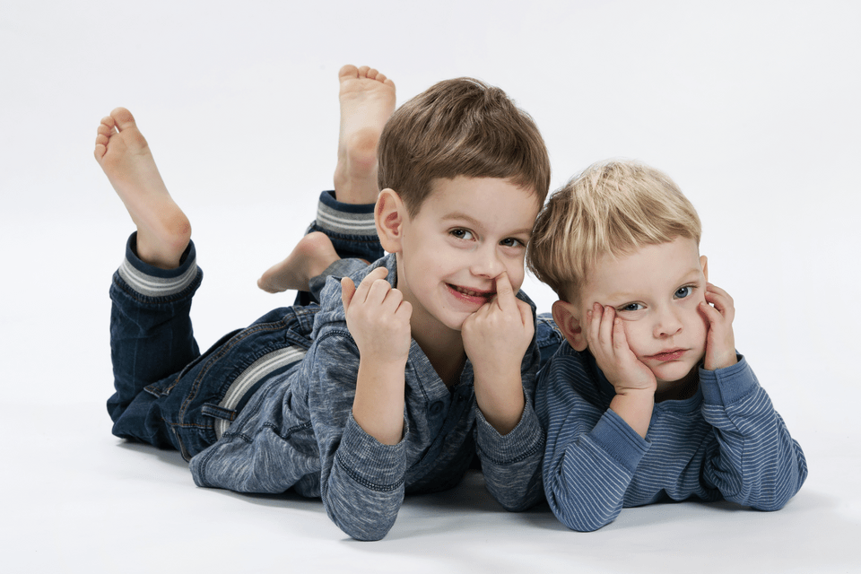 Η σειρά γέννησης επηρεάζει την υπευθυνότητα στο πρωτότοκο παιδί και την επαναστατικότητα στο δεύτερο παιδί, σύμφωνα με μελέτες / Φωτογραφία: shutterstock