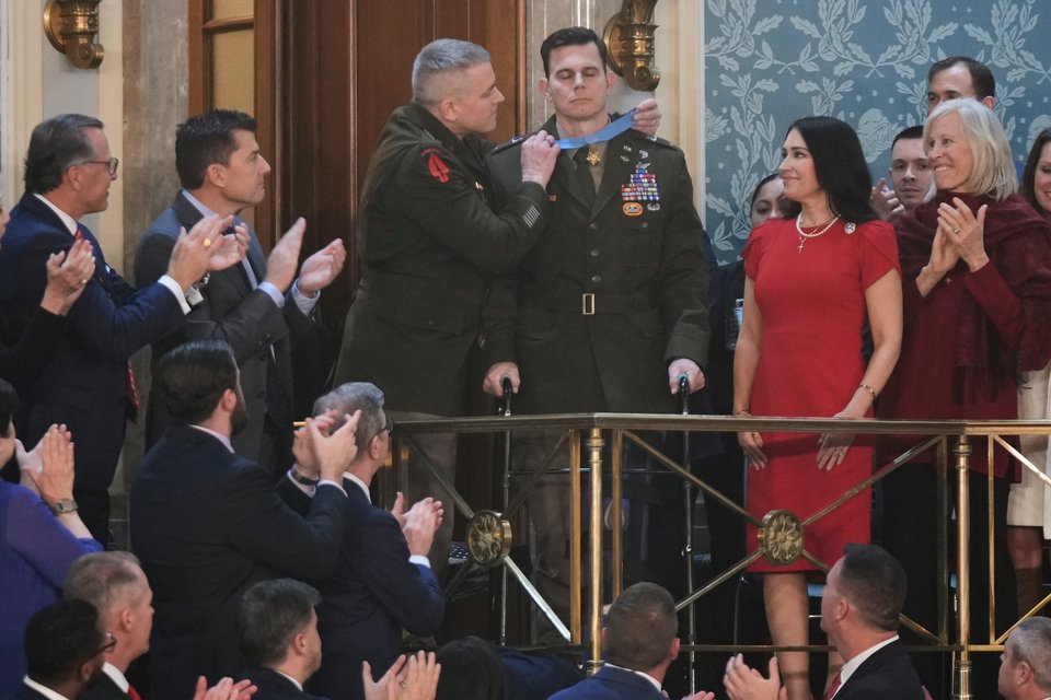 Η ιστορία του πιλότου στην επιχείρηση σύλληψης του Μαδούρο που παρασημοφόρησε ο Τραμπ