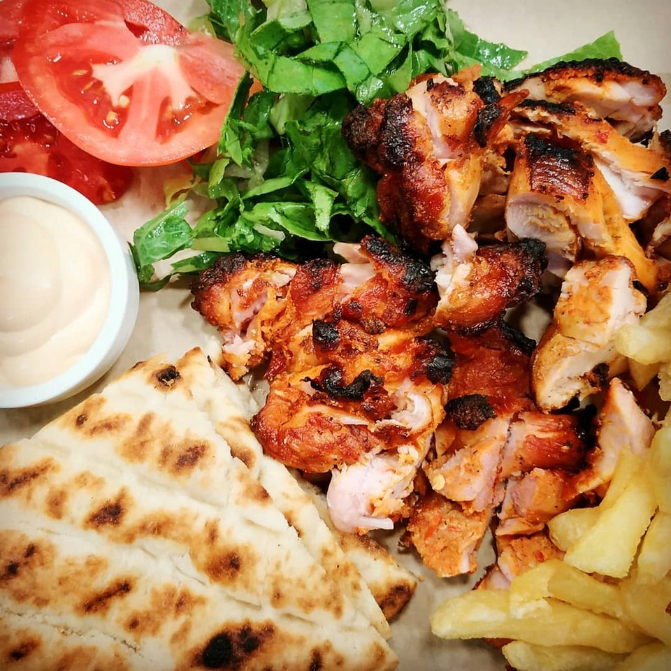 Το κοντοσούβλι του Δήμου στη Νέα Φιλαδέλφεια / Φωτογραφία: souvlakiodimos/Instagram