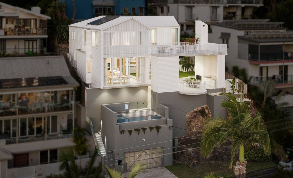 Το σπίτι που έχτισε η οικογένεια με βάση την πισίνα