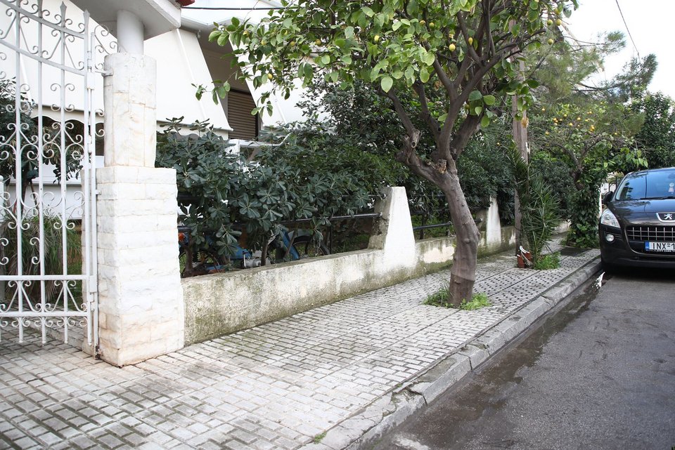 Σοκ το δυστύχημα με την 72χρονη στην Ελευσίνα, τραγική φιγούρα η κόρη 