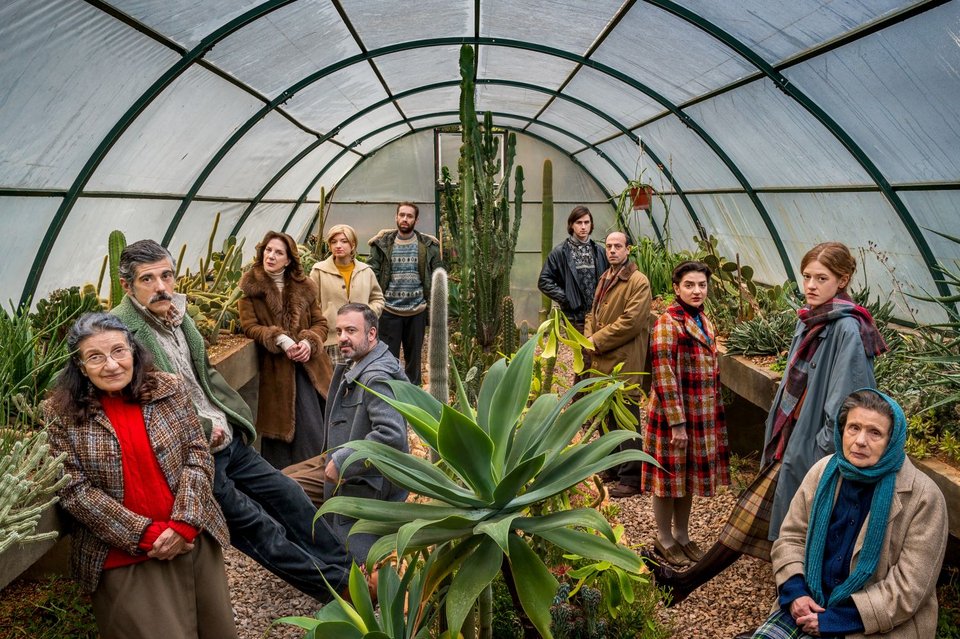 Γιώργος Ζιάκας, Γιάννης Κλίνης, Σοφία Κόκκαλη, Έκτορας Λυγίζος, Υβόννη Μαλτέζου, Μαρία Μοσχούρη, Αμαλία Μουτούση, Ράνια Οικονομίδου, Γιάννης Παπαδόπουλος, Κατερίνα Πατσιάνη, Φοίβος Συμεωνίδης *Σε διπλή διανομή
