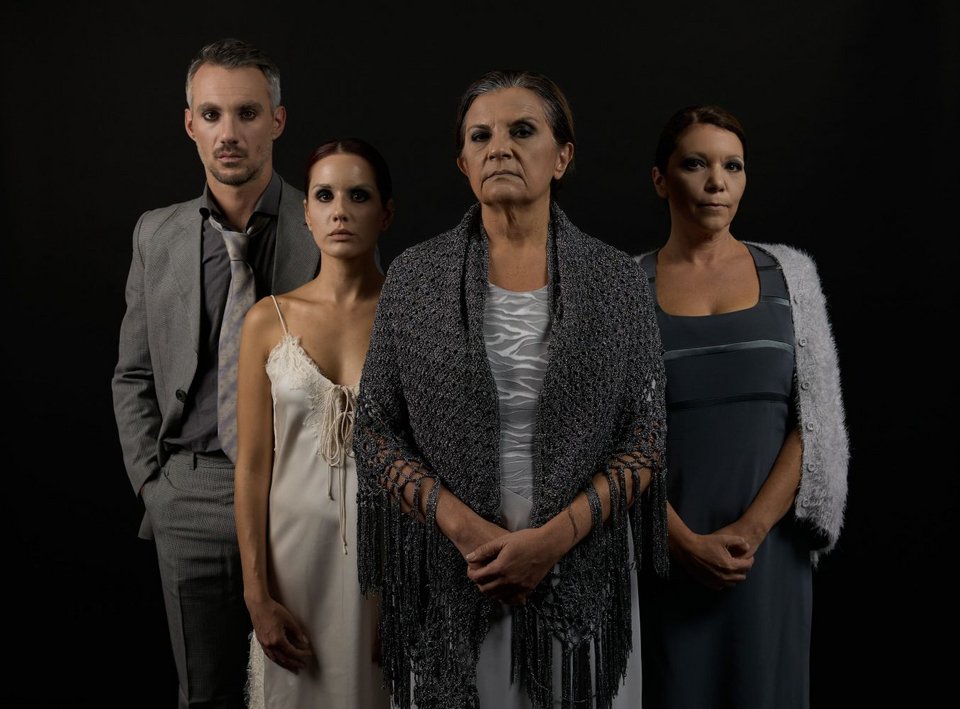 Ντίνα Αβαγιανού (Κυριακή), Μάρθα Ακάσογλου (Αθηνά), Ηλέκτρα Τζιβάκη (Σοφία), Δημήτρης Τσιγκριμάνης (Θωμάς)