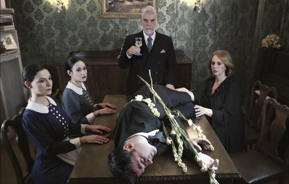 Χριστόφορος Κώνστας (Άμνετ Λομ) Μάγδα Κατσιπάνου (Τζούλι) Κατερίνα Κέντρου (Μπεθ) Κλέλια Μαμουνάκη (Ανν) Δημήτρης Βουτσής (Λέλο)