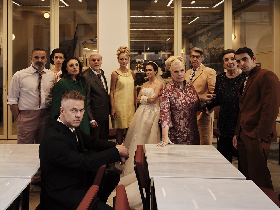 TZENH TZENH  Ένα ηλιόλουστο Ρέκβιεμ /  Σκηνοθεσία: Νίκος Καραθάνος /  Πρεμιέρα: 23 Απριλίου