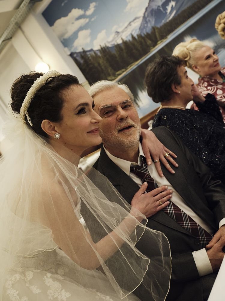 Το ΣΚΟΥΤΑΡΕΪΚΟ   · Τζένη Σκούταρη: Γαλήνη Χατζηπασχάλη /  · Κοσμάς Σκούταρης: Νίκος Καραθάνος  · Ματίνα Σκούταρη: Άγγελος Παπαδημητρίου