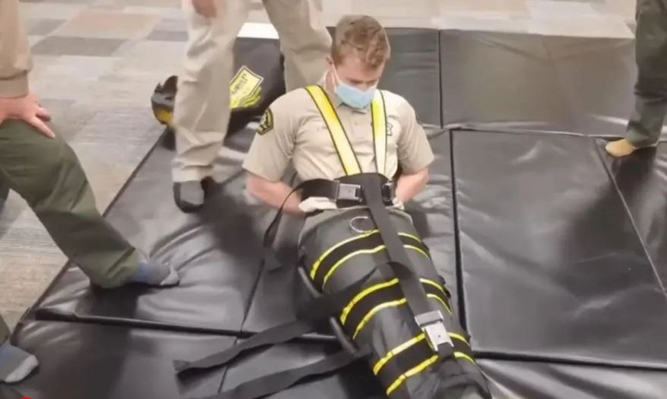 The wrap- Άσκηση./Φωτογραφία: Υπηρεσία Μετανάστευσης και Τελωνειακής Επιβολής των ΗΠΑ  