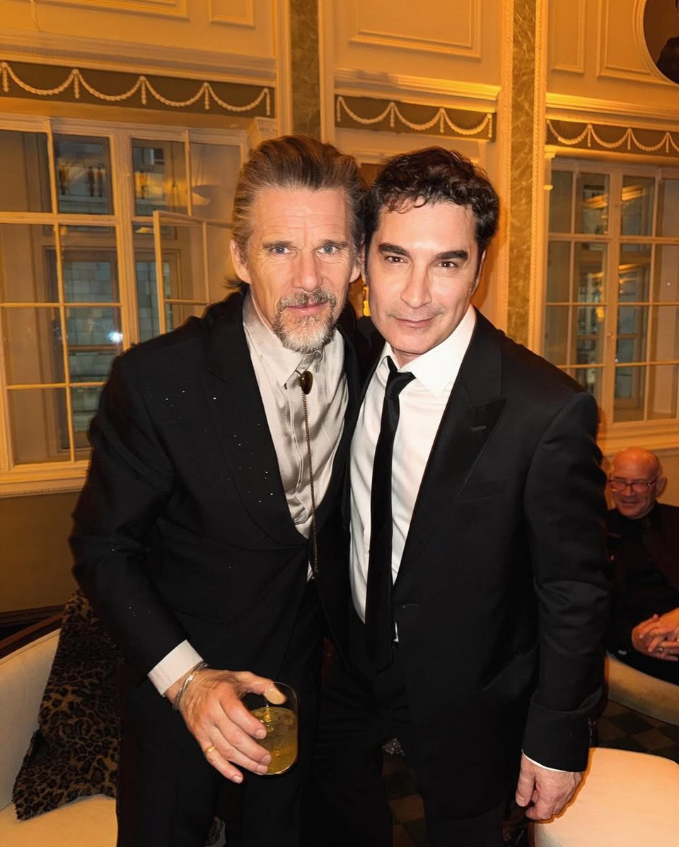 Ο Χριστόφορς Παπακαλιάτης με τον Ίθαν Χοκ 