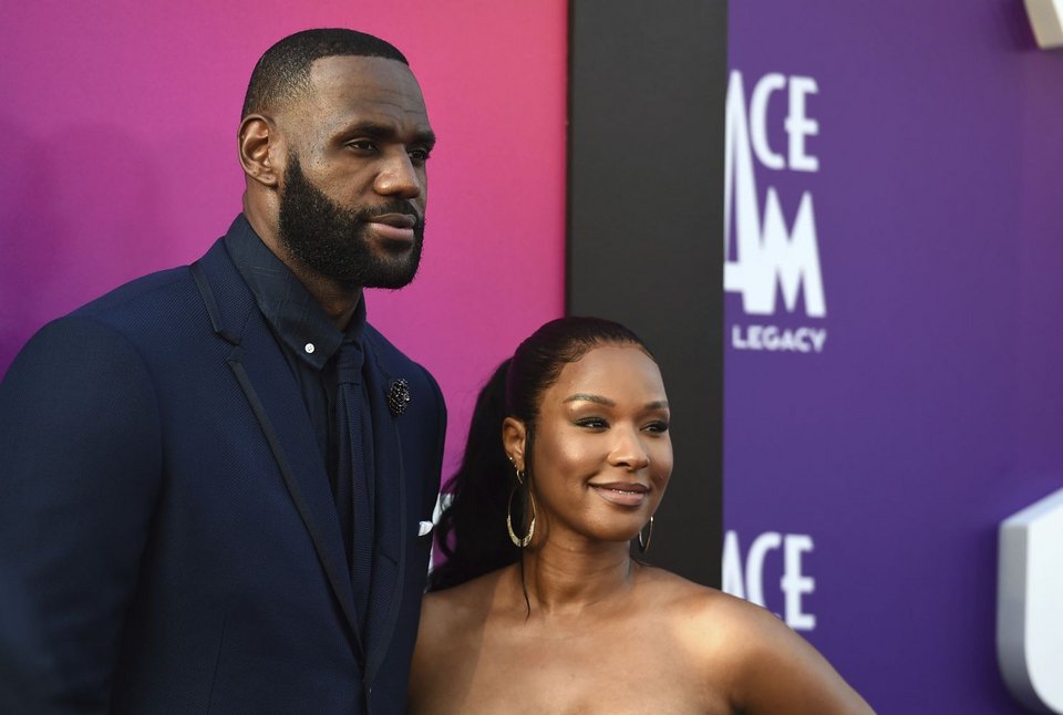 ΛεΜπρον Τζέιμς  - Σαβάνα Μπρίνσον