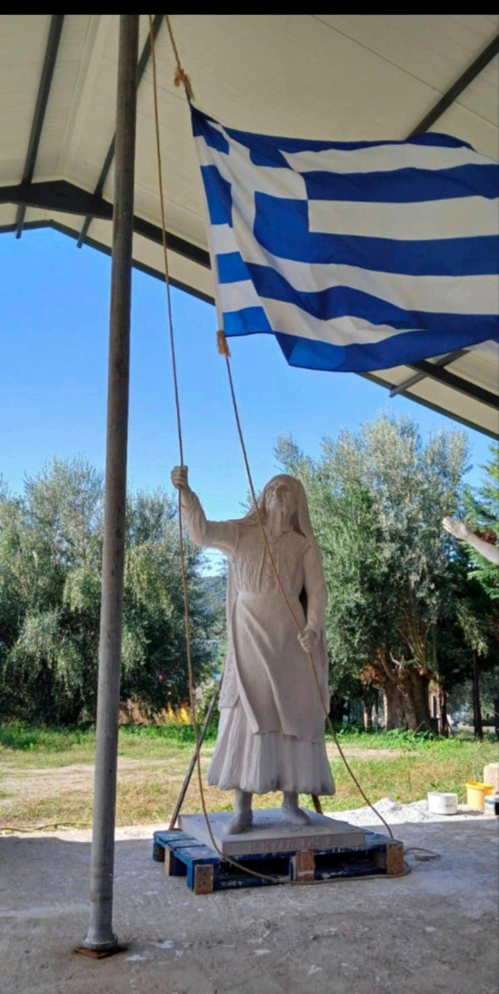 Ο ανδριάντας της θρυλικής «Κυράς της Ρω» - Πηγή φωτογραφίας Ροδιακή 