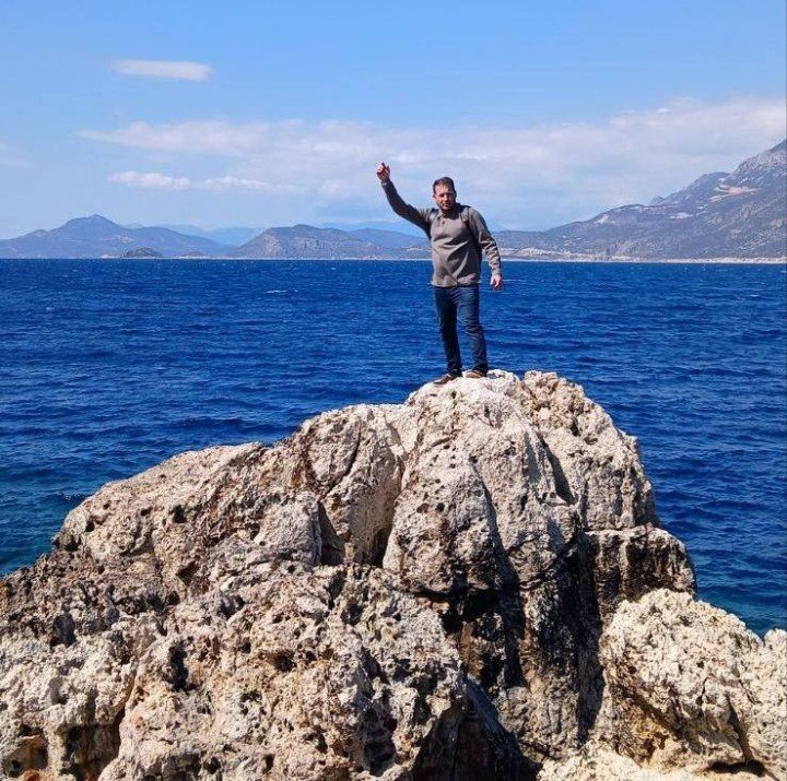  Ο βράχος ύψους 10 μέτρων που θα τοποθετηθεί ο ανδριάντας της θρυλικής Κυράς της Ρω - Φωτ: Ροδιακή