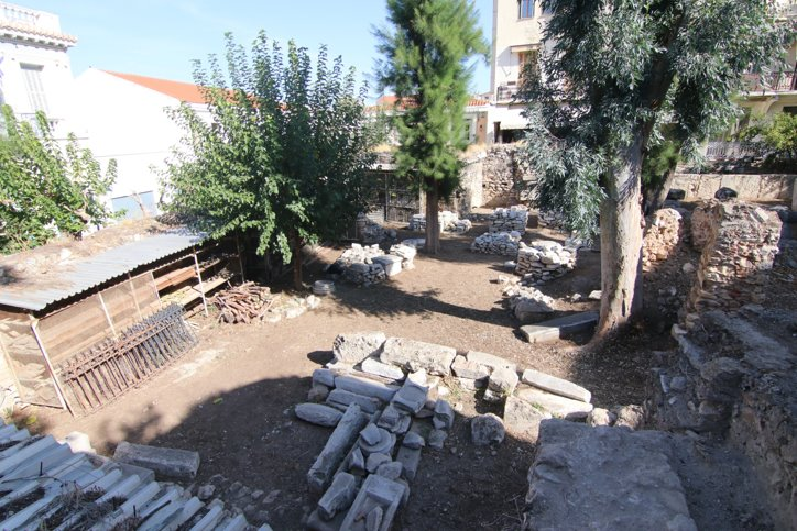 Άποψη του εσωτερικού της αυλής από τα βόρεια