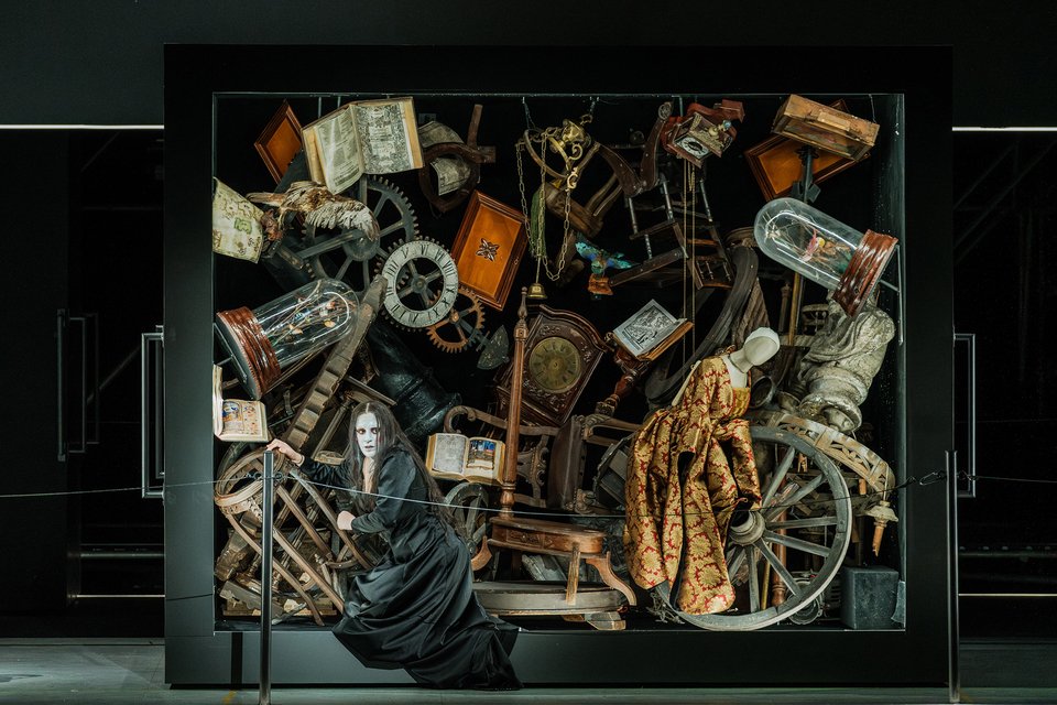  Η υψίφωνος Μαρία Κοσοβίτσα στην όπερα Άννα Μπολένα της Εθνικής Λυρικής Σκηνής / Φωτογραφία: Γ. Αντώνογλου 