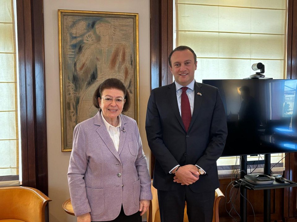 Η υπουργός Πολιτισμού, Λίνα Μενδώνη, με τον πρέσβη της Γεωργίας Levan Beridze