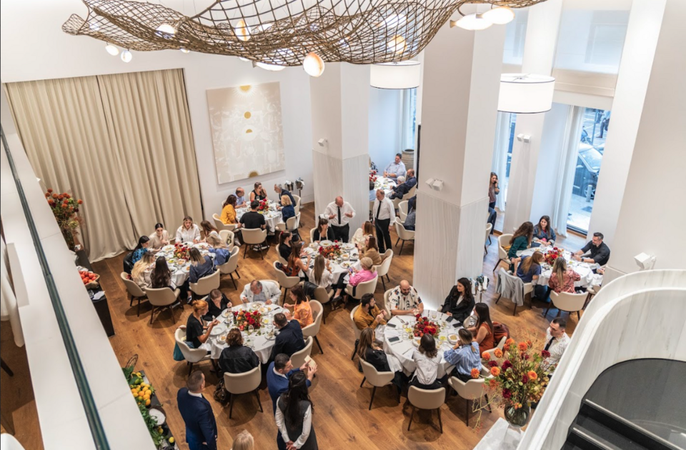 Η σάλα του Milos