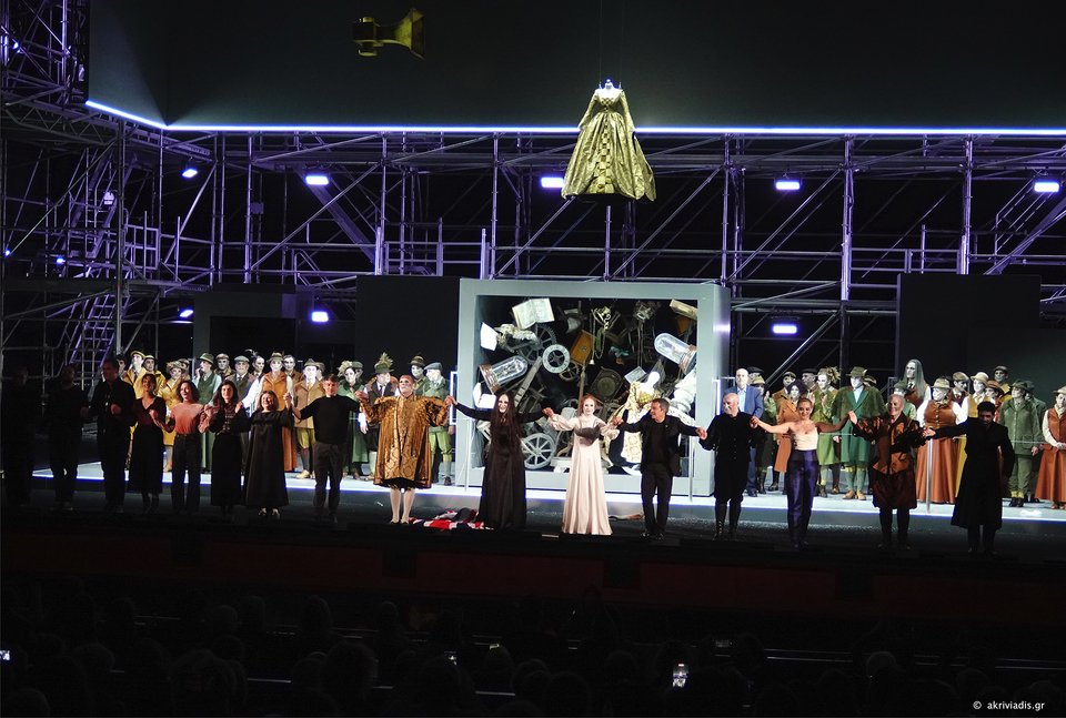 Υπόκλιση συντελεστών στην πρεμιέρα της όπερας Άννας Μπολένα / Φωτογραφία: Χ. Ακριβιάδης