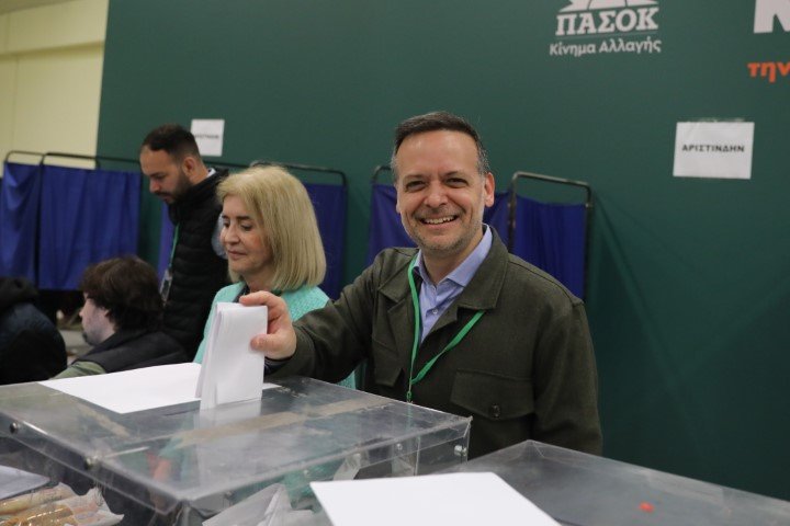 Ο Χάρης Δούκας ψηφίζει για Κεντρική Επιτροπή