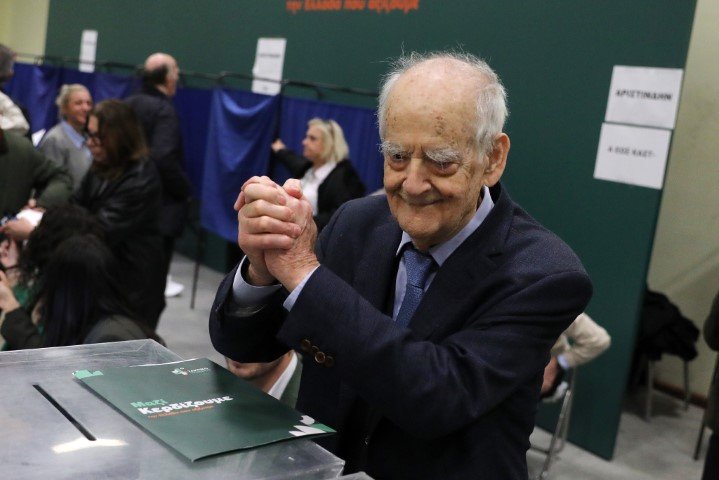 Το ιστορικό στέλεχος του ΠΑΣΟΚ, πρώην υπουργός, πρώην πρόεδρος της Βουλής Απόστολος Κακλαμάνης