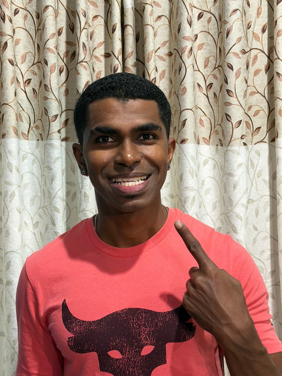 Ο Prathab Muniandy αναγνωρίστηκε επίσημα από το Guinness World Records ως ο άνδρας με τα περισσότερα δόντια στο στόμα του, σε μια περίπτωση που εντυπωσίασε τόσο τους οδοντιάτρους όσο και το ευρύ κοινό / FACEBOOK