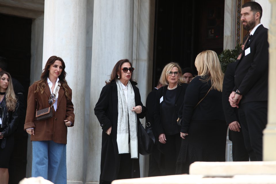 Χάρις Αλεξίου