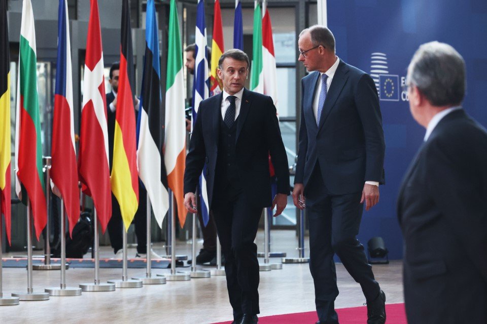 O Eμανουέλ Μακρόν με τον Φρίντριχ Μερτς