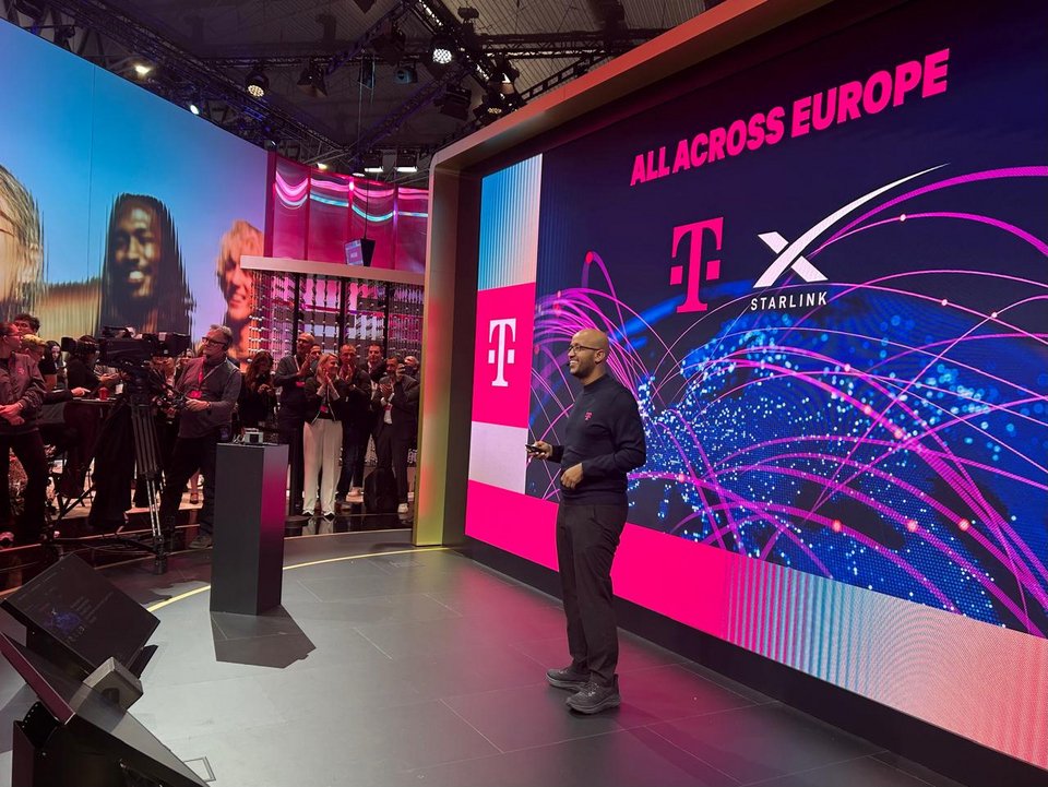 Ο﻿ Abdu Mudesir, Board Member for Product &amp; Technology της TELEKOM ανακοίνωσε τη συνεργασία, στο πλαίσιο του MWC