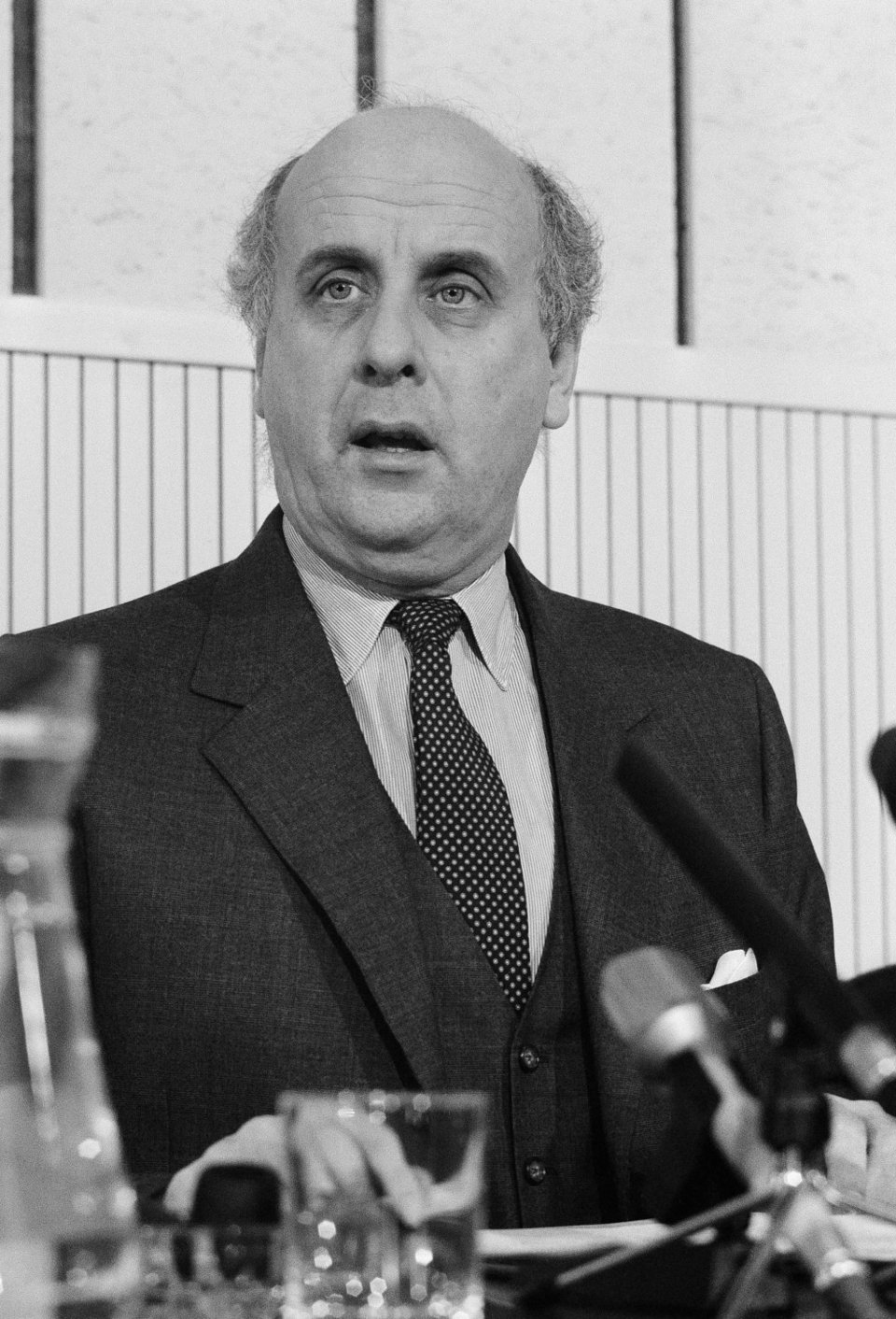 Ο Επίτροπος Βιομηχανίας και Ενέργειας της Ευρωπαϊκής Κοινότητας, Ετιέν Νταβινιόν. 1984, Βέλγιο / Φωτογραφία: AP /Carl Duyck | Αρχείο