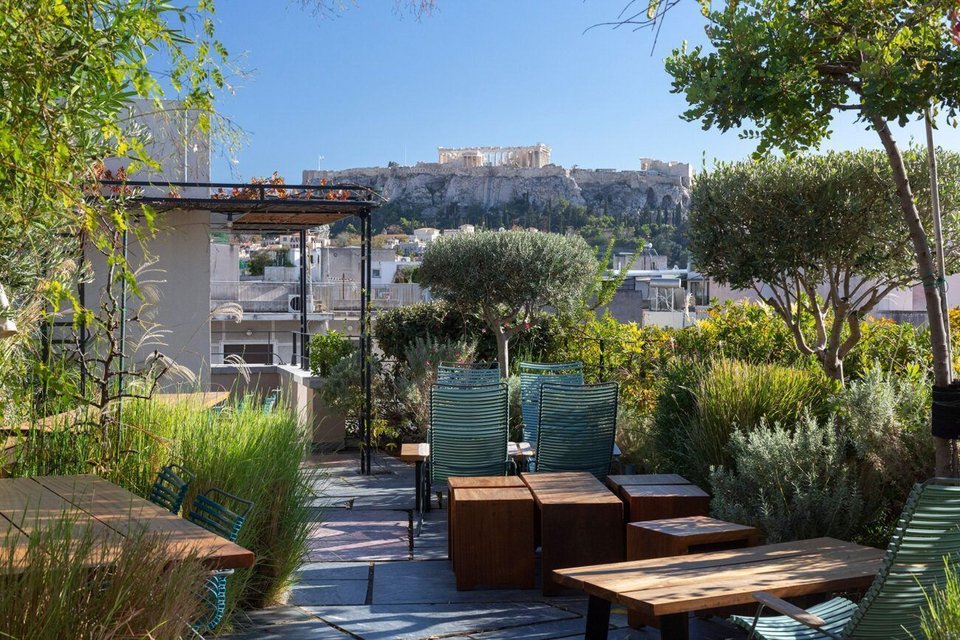 Ο κήπος και η θέα από το The foundry Rooftop Garden