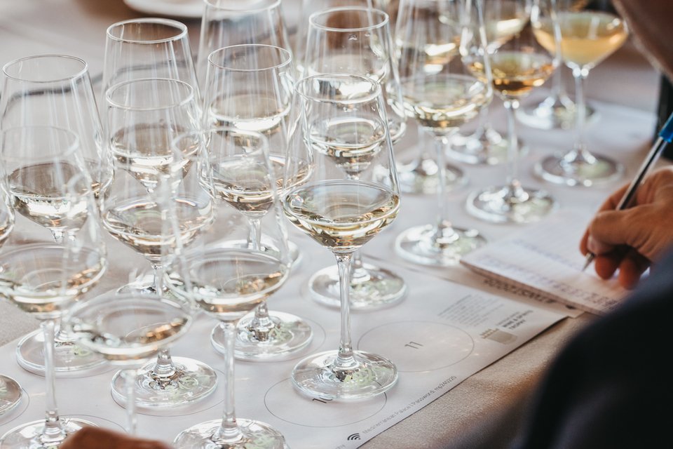 Οίνοι και αποστάγματα από 240 οινοποιίες, αποσταγματοποιίες και ποτοποιίες από Ελλάδα και Κύπρο διέπρεψαν με την υψηλή τους ποιότητα αποσπώντας μετάλλια και διακρίσεις
