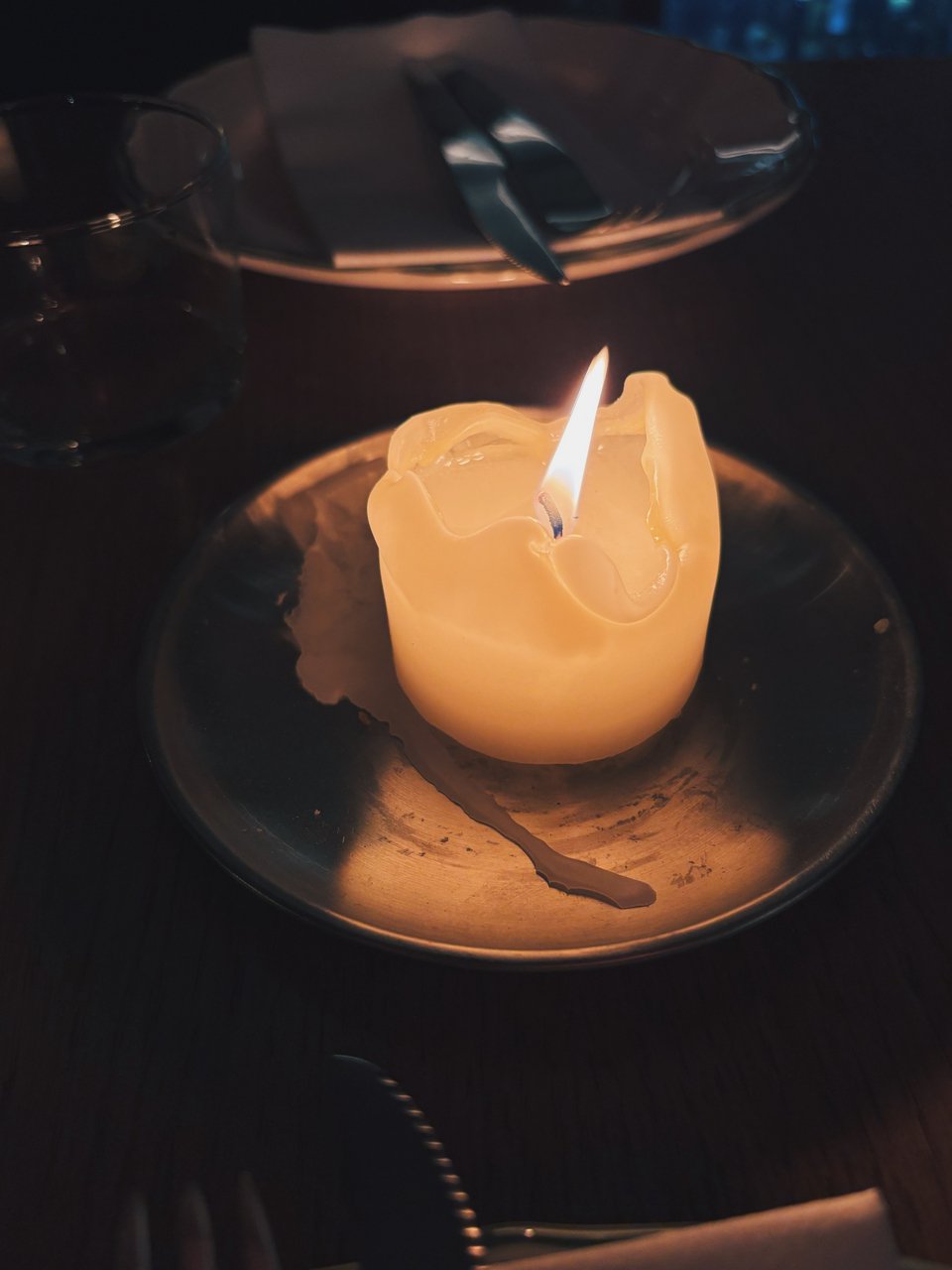 Το κερί δίνει ατμόσφαιρα σε κάθε τραπέζι  / Φωτογραφία: Μάνος Λειβαδάρος/iefimerida