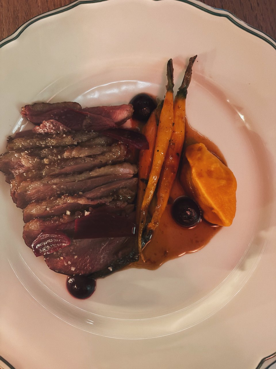 Πάπια με πουρέ καρότου / Φωτογραφία: Μάνος Λειβαδάρος/iefimerida